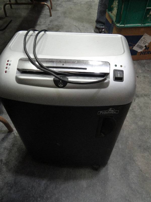 lot 7849 image: Paper Shredder - Fellows SB87C
