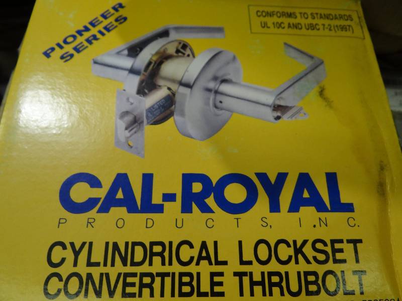 lot 7850 image: Lot of Commercial Door Handles & Hinges
