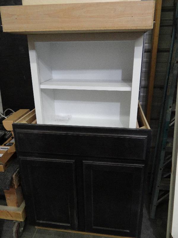 lot 7863 image: Lot of Cabinetry  Drawers