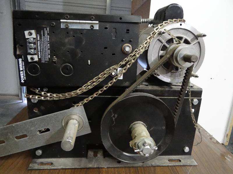 lot 7872 image: Commercial Door Opener - Wayne Dalton
