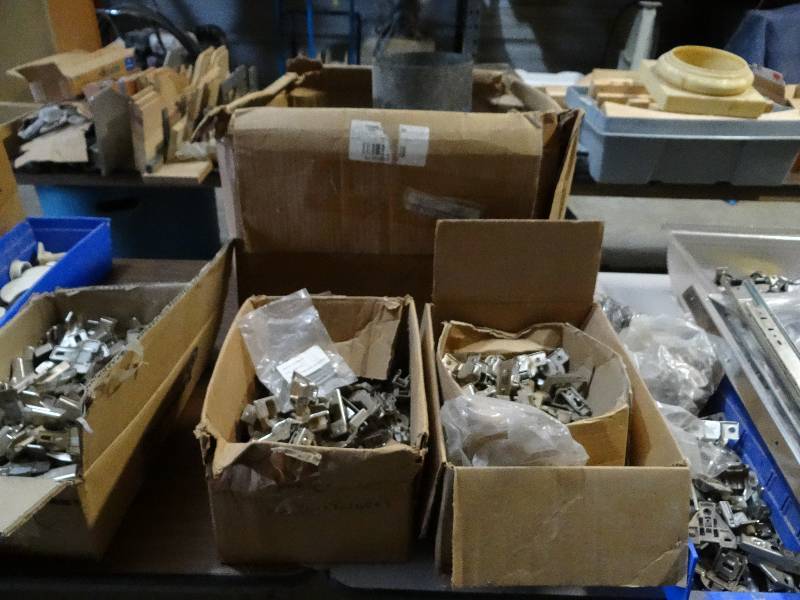 lot 7892 image: Lot of Cabinet Hardware