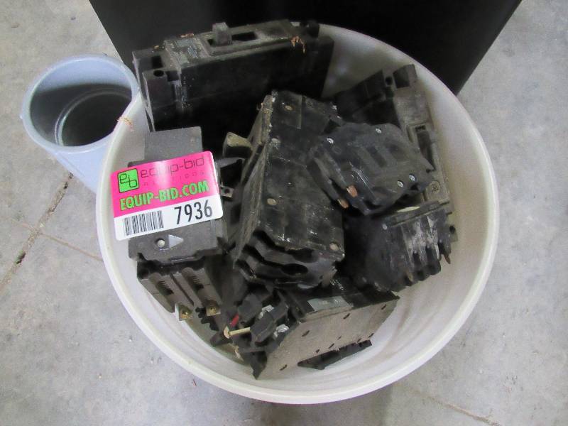 lot 7936 image: Bucket of Breakers