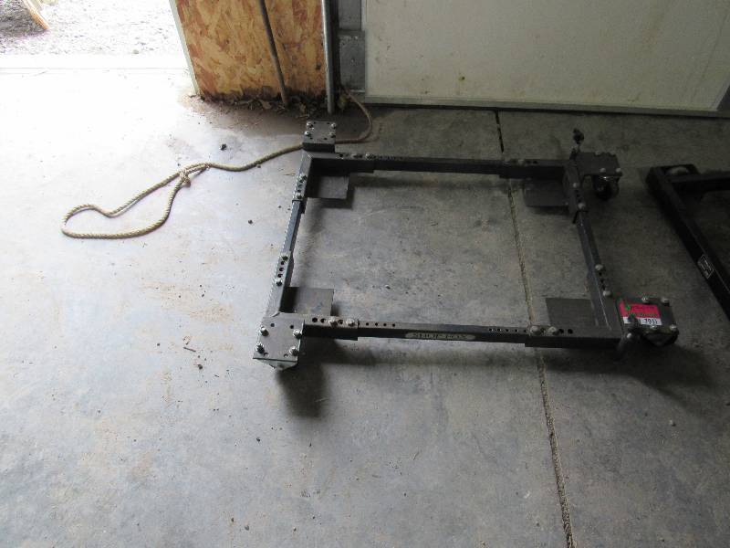 lot 7941 image: Shop Fox Adjustable Mobile Base