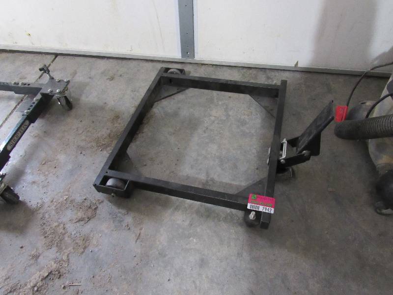 lot 7942 image: Mobile Base