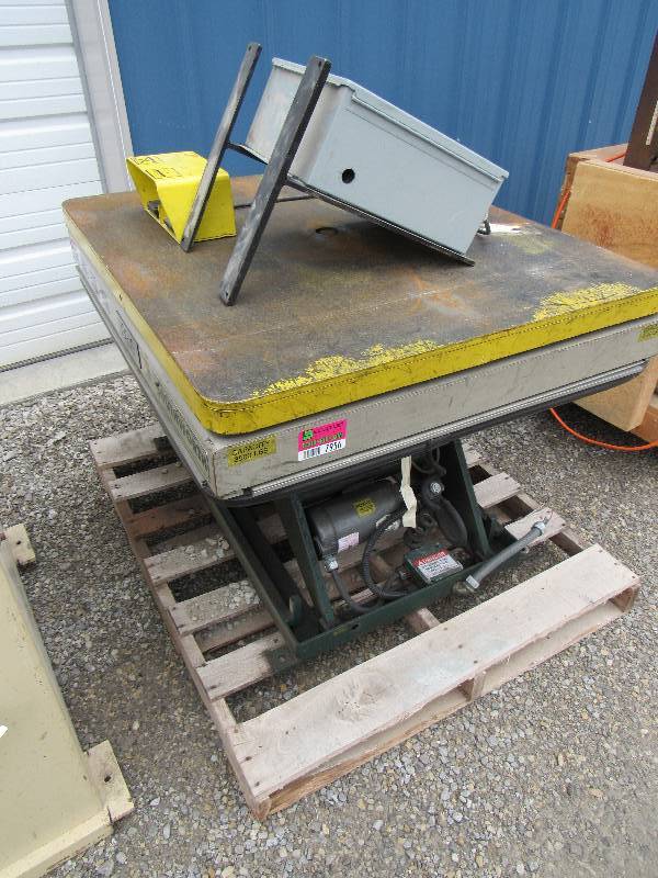lot 7956 image: Southworth Scissor Platform Lift