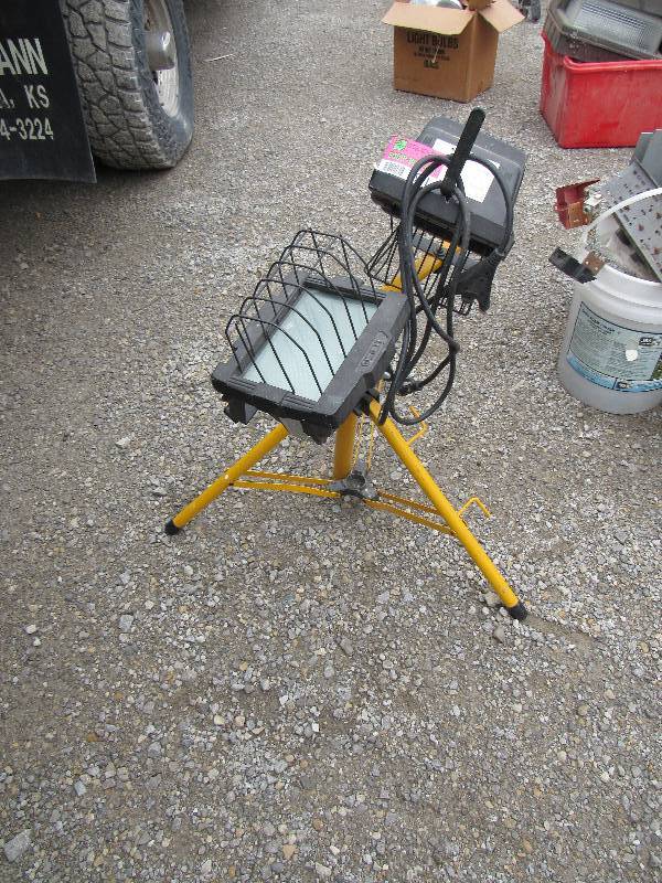 lot 7961 image: Work Light on Tri-pod Stand