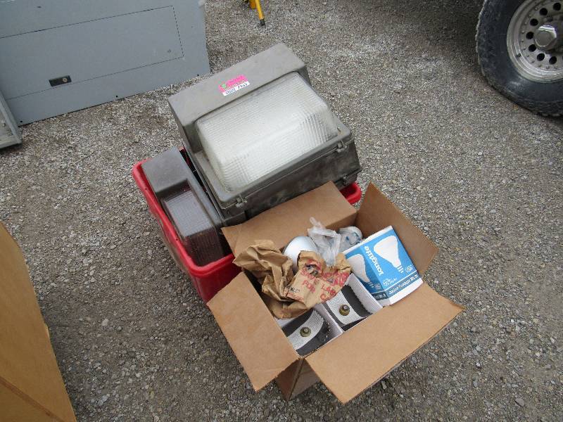 lot 7965 image: Exterior Lights  Flood Lights