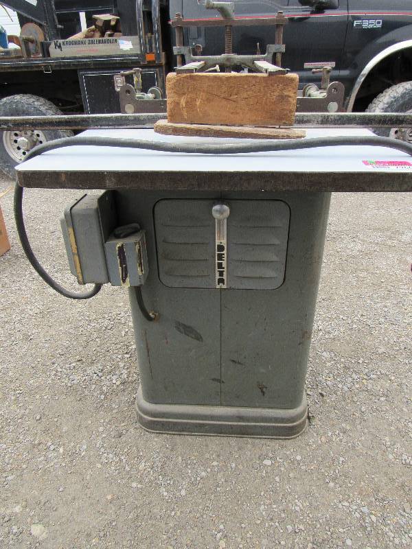 lot 7966 image: Delta Wood Shaper