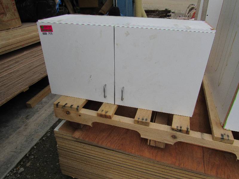 lot 7978 image: Lot of Cabinets