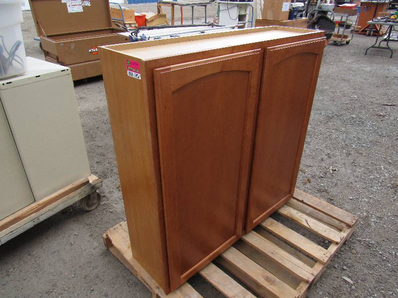 lot 7980 image: Cabinet - 2 Door