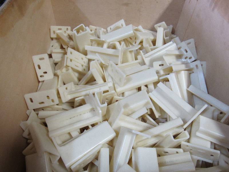 lot 5937 image: Lot of Plastic Cabinet Hardware
