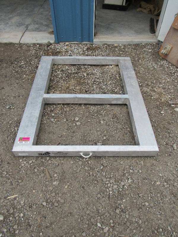 lot 7974 image: Vestil DOL-4048-6T Aluminum Dolly