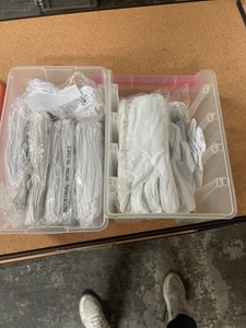 lot 7862030 image: assorted industrial work gloves