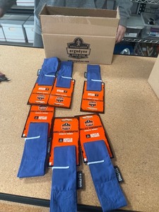lot 7862033 image: box of 6 chill it��s evaporative scarfs