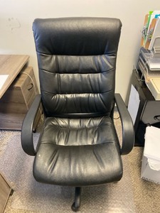 lot 7862158 image: Manager Rolling Desk Chair