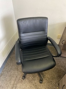 lot 7862160 image: Rolling Computer Desk Chair