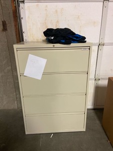 lot 7862179 image: 4drawer File cabinet 52in Tall (locked, no key)