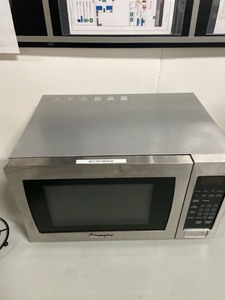 lot 7862184 image: Magic Chef Microwave