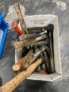 lot 7862197 image: Misc Box of Hammers