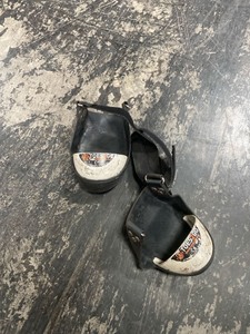 lot 7862235 image: Set of Toes 2 Go Steel toes