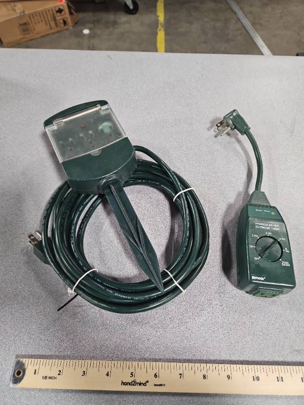 lot 12078 image: Outdoor Photoelectric Timer with Extension Cord