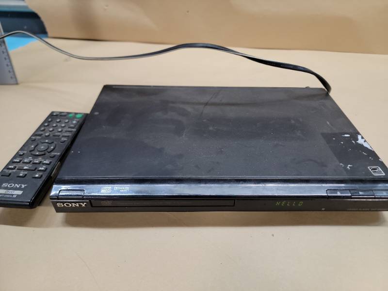 lot 12509 image: Sony DVP-SR200P DVD Player with Remote