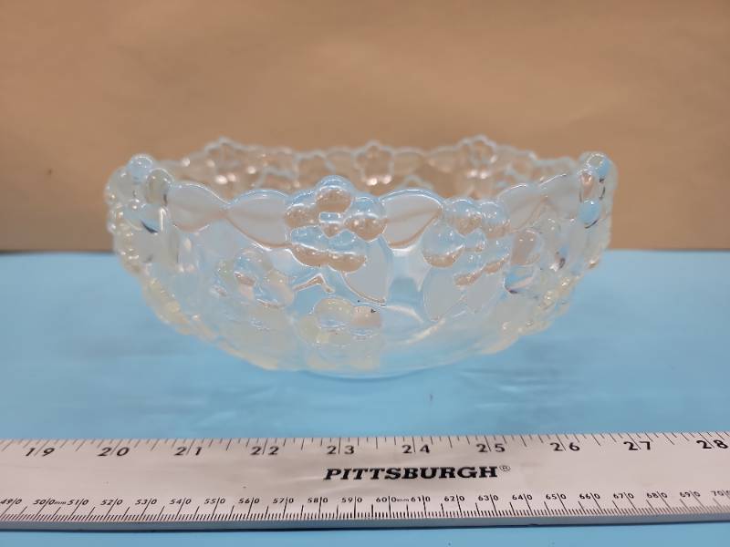 lot 12559 image: Vintage Walther Glass Carmen Pattern Crystal Bowl