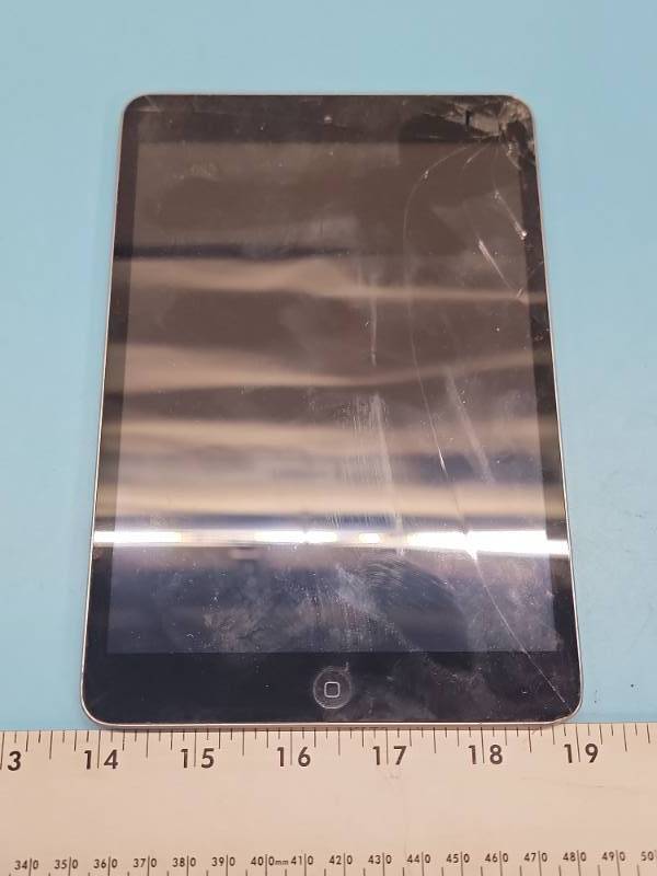 lot 12562 image: Used Apple iPad A1432 with Cracked Screen