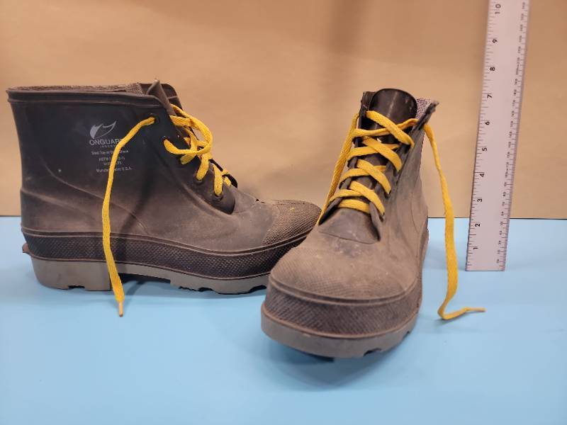 lot 12574 image: Onguard Steel Toe Work Boots with Yellow Laces