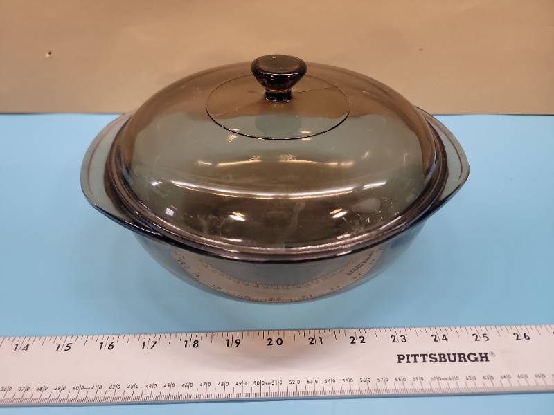 lot 12592 image: Vintage Pyrex 2-Quart Smoked Glass Covered Casserole Dish