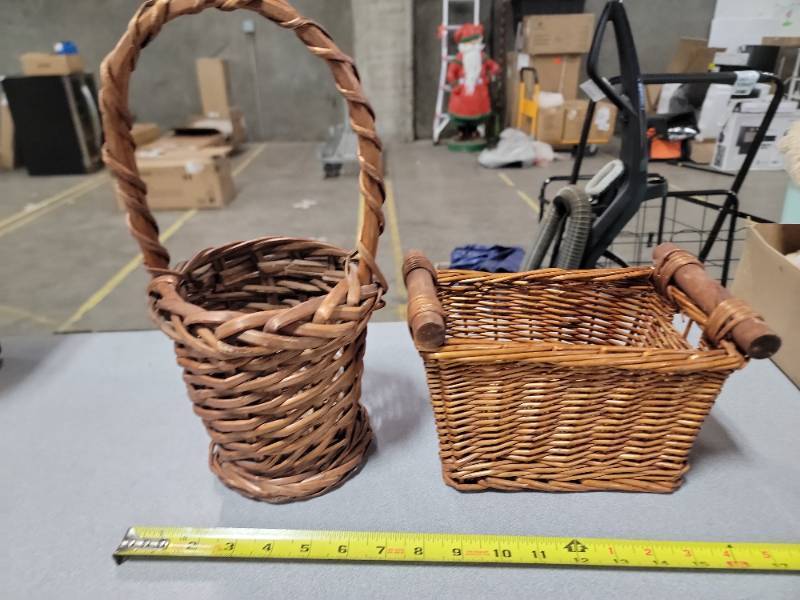 lot 12638 image: Wicker Basket Set - Round and Rectangular