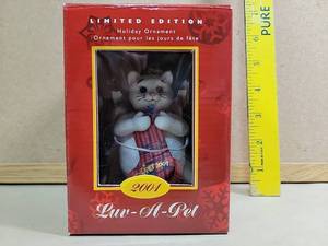 lot 8715 image: 2001 Luv-A-Pet Snow Kitty Limited Edition Holiday Ornament
