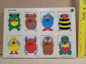 lot 8724 image: Vintage 1996 Small World Toys Critters Wooden Peg Puzzle