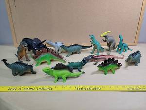 lot 8740 image: Assorted Dinosaur Toy Figure Collection