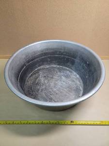 lot 19413 image: Vintage Wear-Ever #4330 Aluminum Mixing Bowl