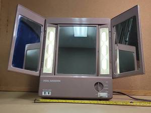lot 19417 image: Vintage Vidal Sassoon Lighted Makeup Mirror