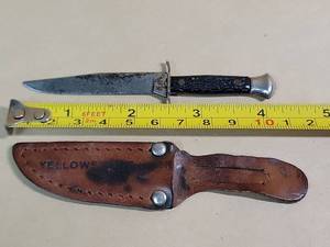 lot 19434 image: Vintage Yellows Fixed Blade Hunting Knife with Leather Sheath