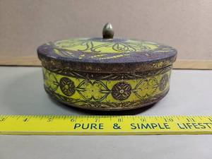 lot 30041 image: Vintage Art Nouveau Decorative Tin Container