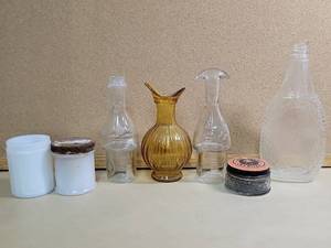 lot 30048 image: Vintage Boot Creme Cavalier Glass Jar Set with Bottles