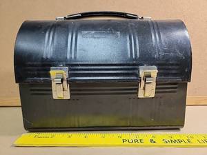 lot 30053 image: Vintage Aladdin Industries Dome-Top Lunch Box