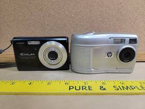 lot 30058 image: Vintage Digital Camera Lot - Casio Exilim 7.2MP & HP Photosmart 320