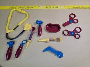 lot 30076 image: Kids Pretend Play Doctor Medical Kit Set