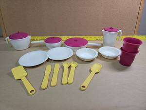 lot 30082 image: Vintage Childrens Kitchen Play Set