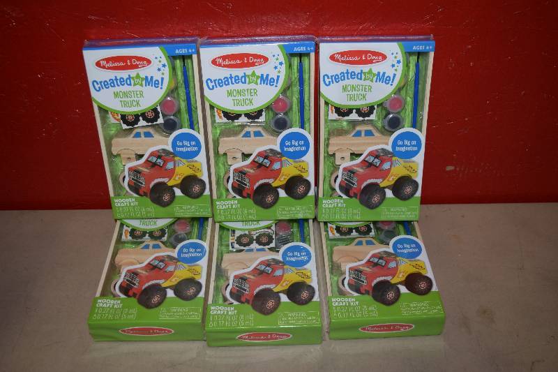 lot 28 image: 6 Melissa & Doug Wood Craft Kits