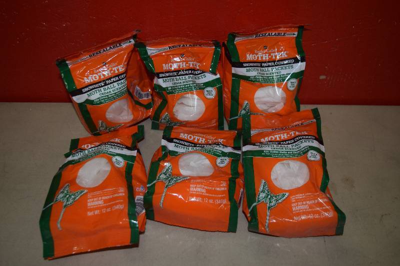 lot 37 image: 6 Bags Reefer-Galler Moth-Tek Snow White Paper Covered Moth Ball Packets