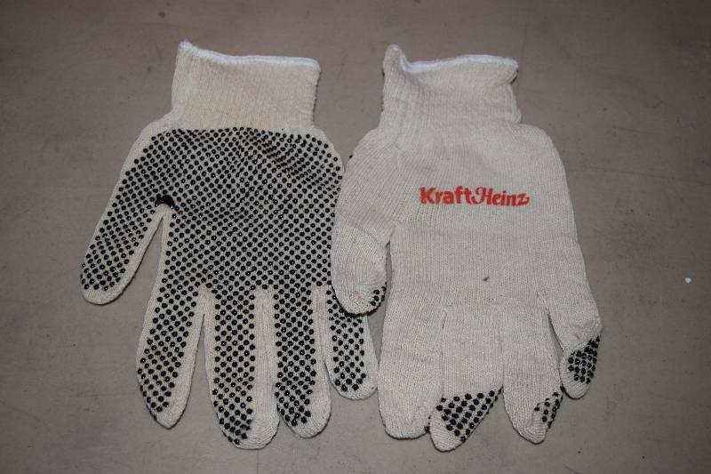 lot 69 image: 19 Pair Kraft & Heinz Gloves