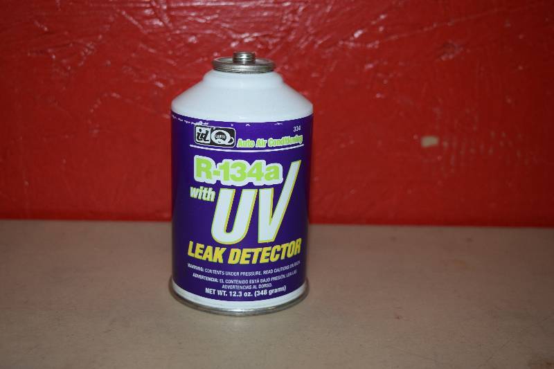 lot 92 image: 12 Cans R-134a with UV Leak Detector