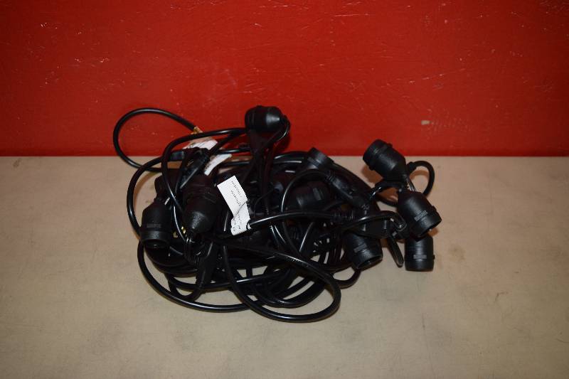 lot 101 image: 48 Outdoor String Lights
