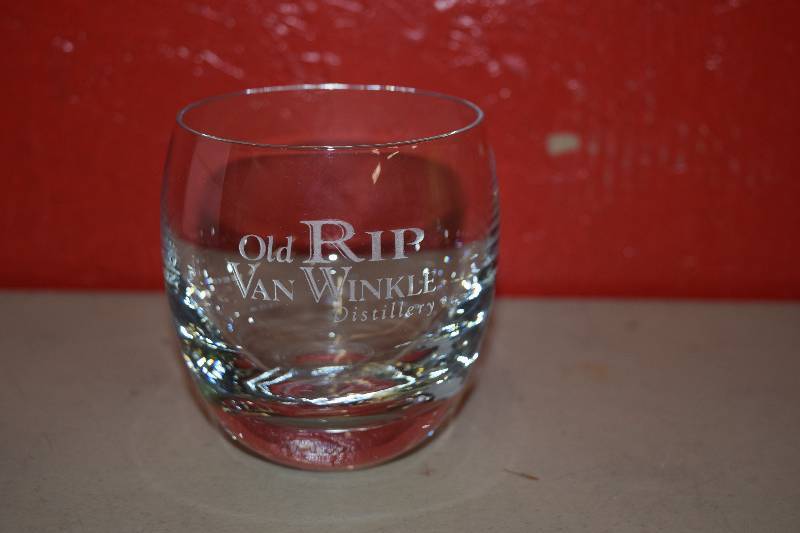 lot 116 image: 16 Stemless Wine Glasses