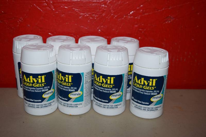 lot 201 image: 8 Bottles Advil Liqui-Gels Minis